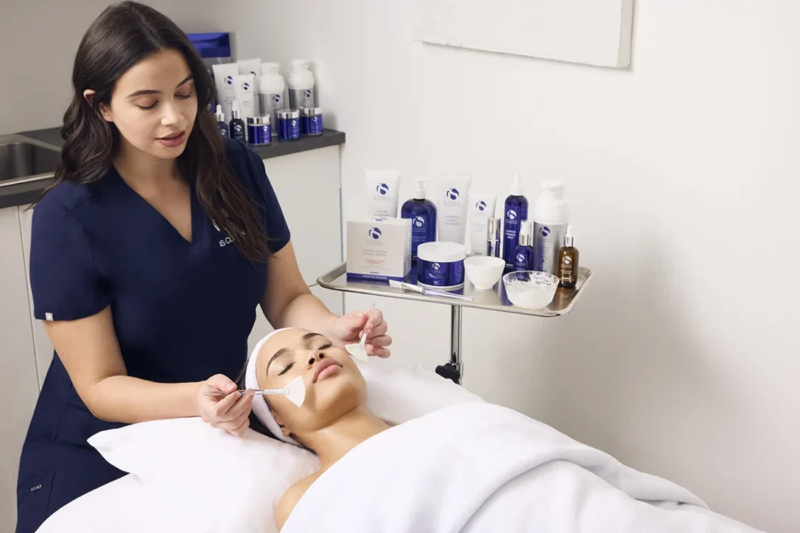 Пінна ензимна процедура iS Clinical для обличчя